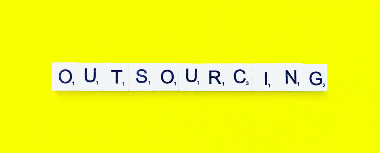 Zrozumieć outsourcing w branży IT – kiedy Software House jest odpowiedzią na potrzeby biznesowe?