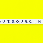 Zrozumieć outsourcing w branży IT – kiedy Software House jest odpowiedzią na potrzeby biznesowe?